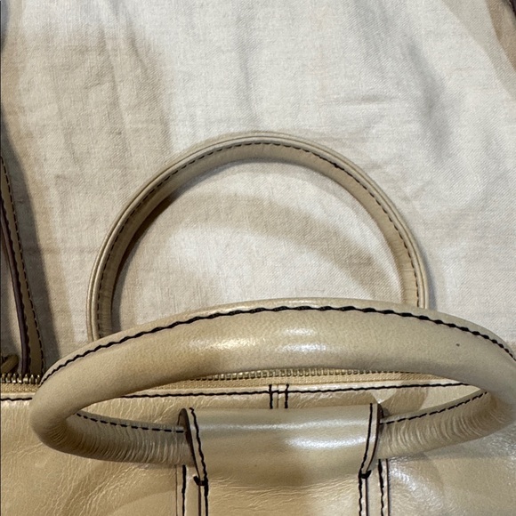 HOBO Sheila Medium Satchel - Picture 10 of 10